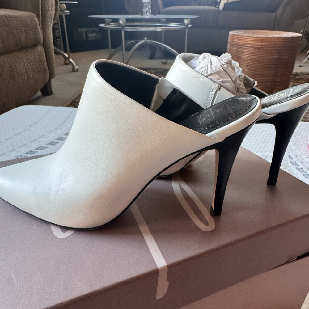 New White Mule size 7.5